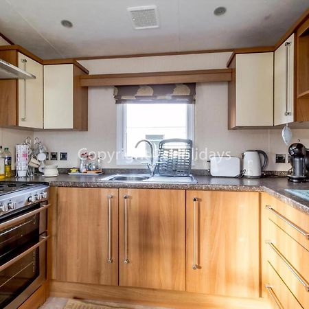 Lovely Caravan For Hire With Decking At Skipsea Sands In Yorkshire Ref 41015Wf Barmston Kültér fotó