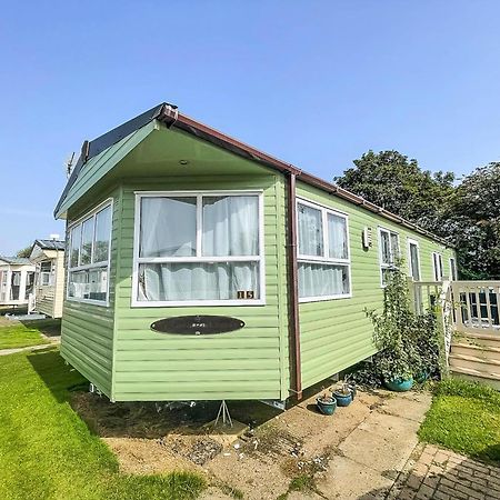 Lovely Caravan For Hire With Decking At Skipsea Sands In Yorkshire Ref 41015Wf Barmston Kültér fotó